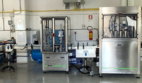 LINEA DI IMBOTTIGLIAMENTO, TAPPATURA, ETICHETTATURA E STAMPA CON NASTRATURA - 7 FLUSS TECNOFLUSS