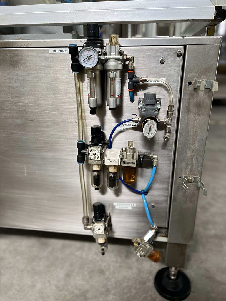 filling-capping-machine-bottles-mar-m39-used-5