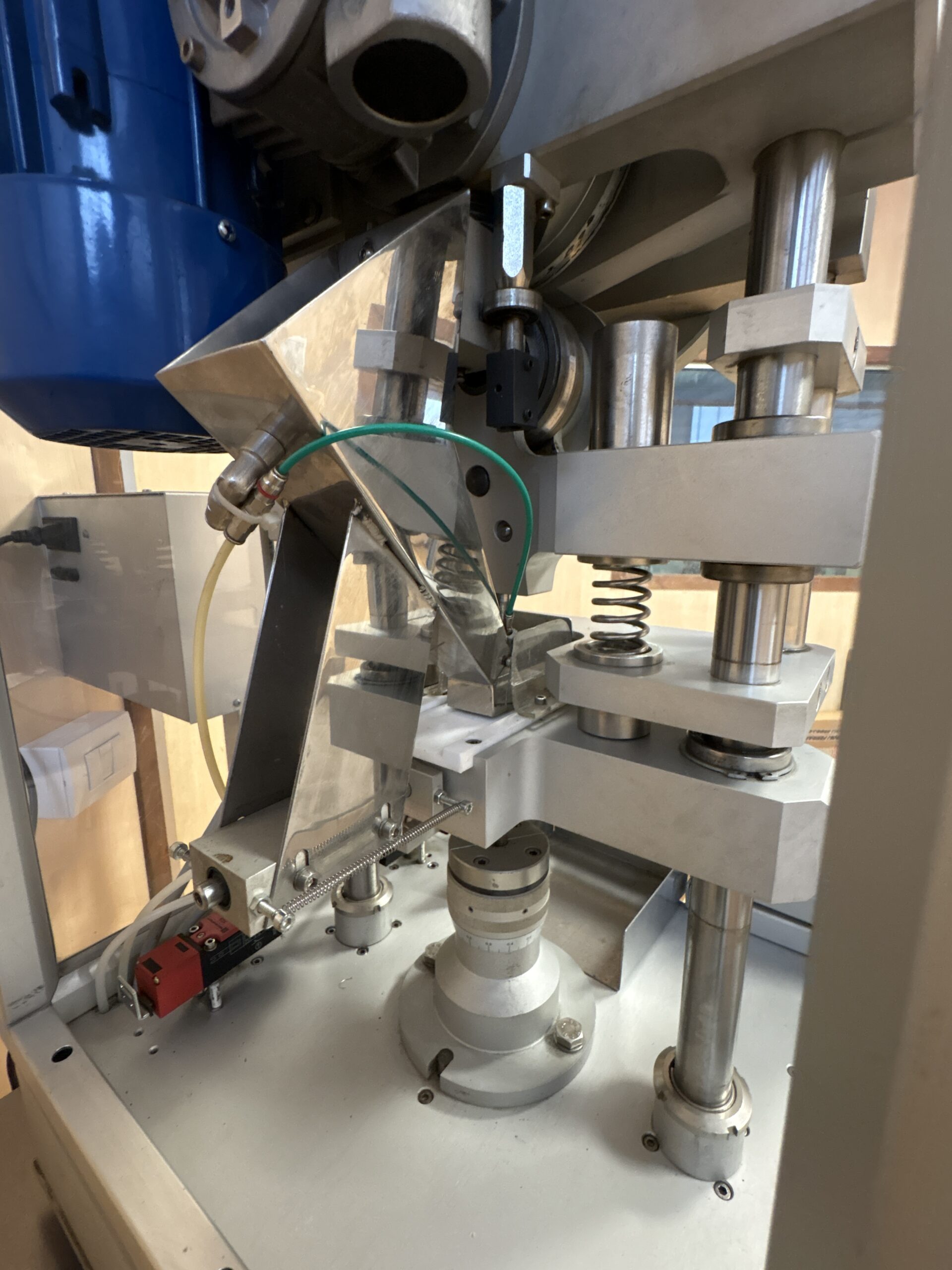 tablet-press-multipharma-ac2-used-6