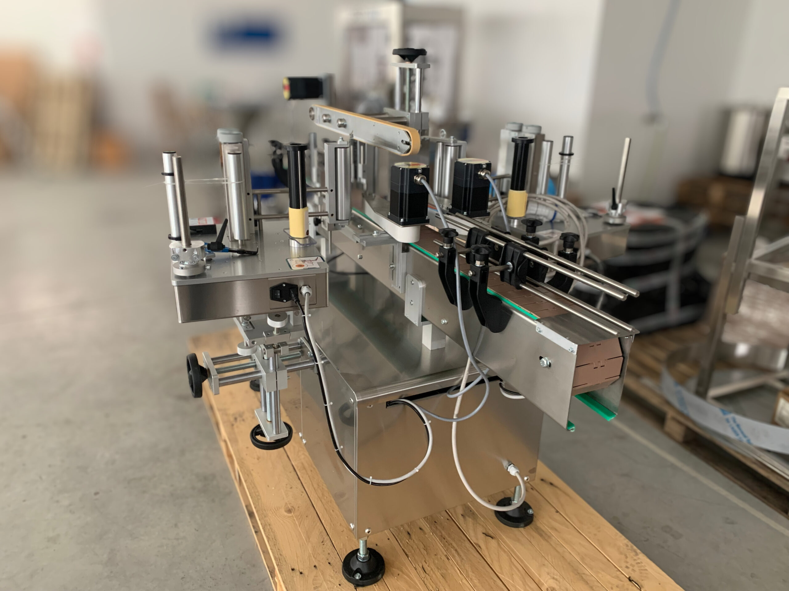 labelling-machine-front-back-new-4